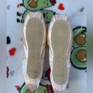 3007 Pro Pointe Shoe - Nikolay Grishko